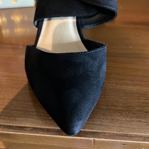 8.  Chinese Laundry Micro Suede Heels in Black, Size 9M - Picture 10 of 16
